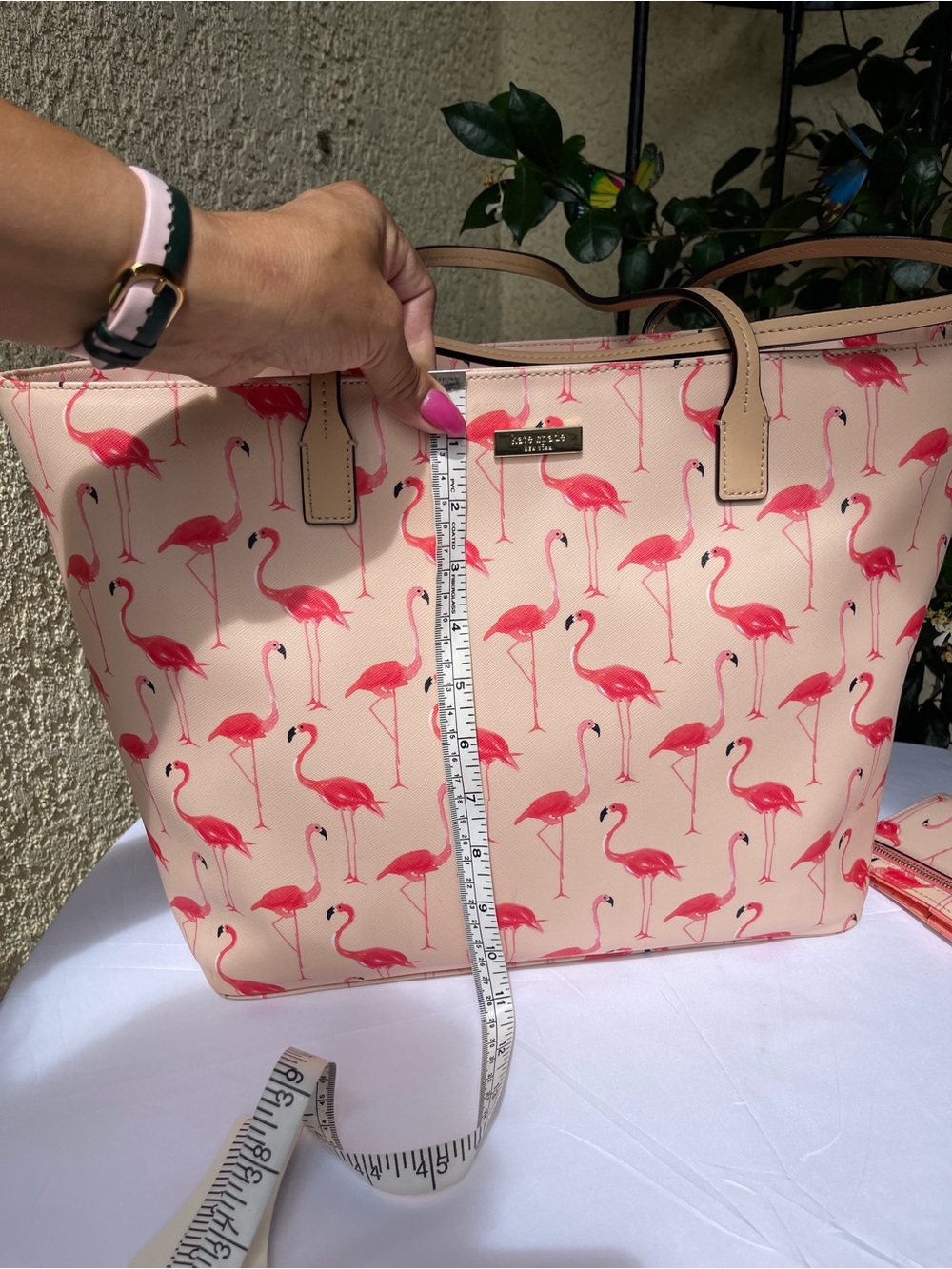 Kate Spade New York
SHORE STREET FESTIVE FLAMINGOS MARGARETA Tote and wallet set - Picture 7 of 16